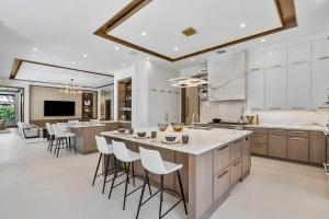 2.IFDAFLORIDASFINESTAWARDSKITCHEN-P26HINTERIORS