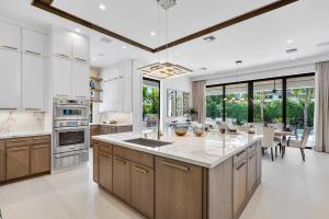 3.IFDAFLORIDASFINESTAWARDSKITCHEN-P26HINTERIORS